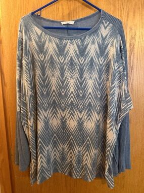 Women's Striped Knit Tee in Navy and Cream lightweight sweater